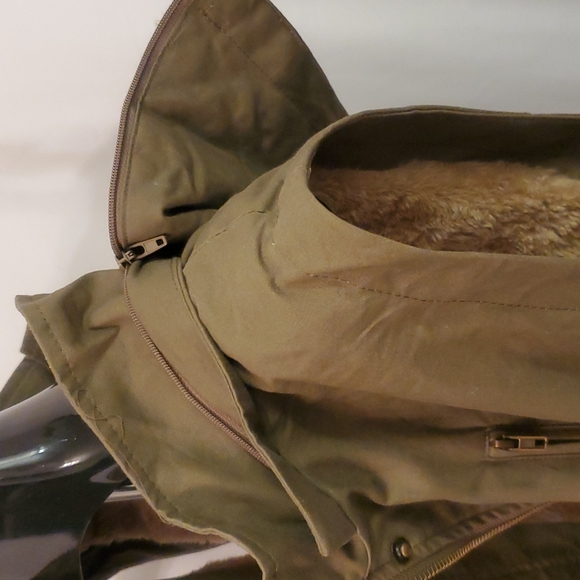 Vest - Picture 6 of 6